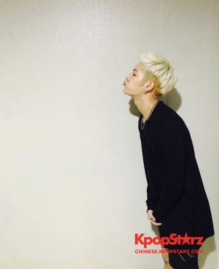 GOT7成员Jackson对粉丝展现了特别的爱意