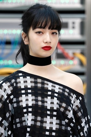 现年20岁的日本模特儿小松菜奈清新外貌受到青睐