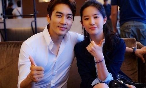 女友刘亦菲现身韩国男星宋承宪生日派对