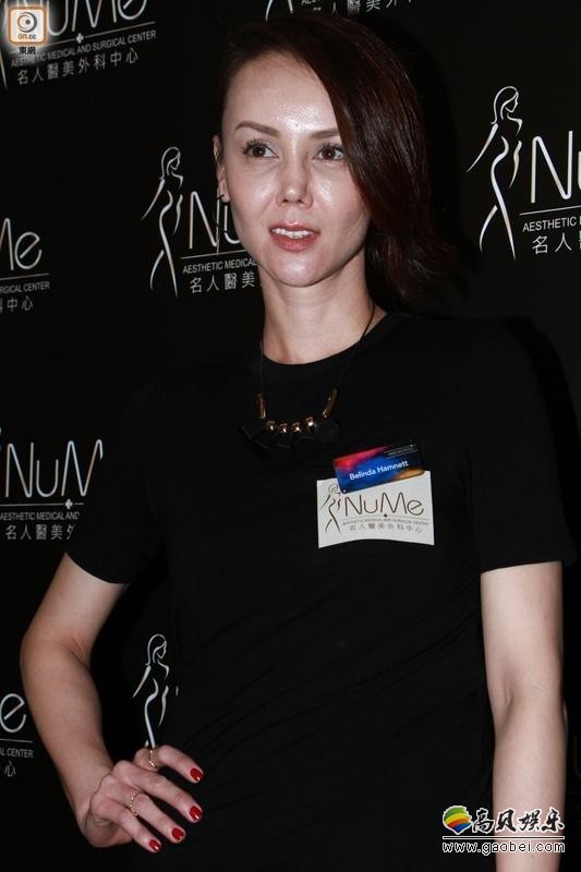 亚姐整容失败，鼻子凹陷好像外星人