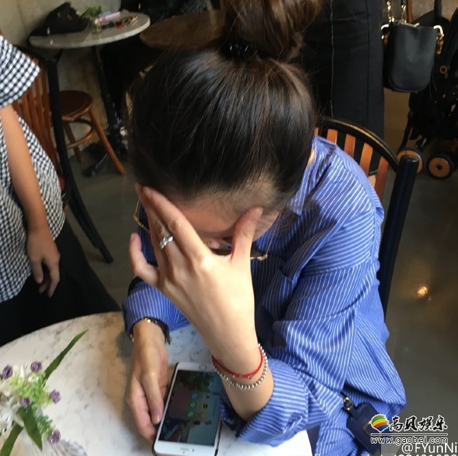 林心如挺孕肚到韩国逛街了？