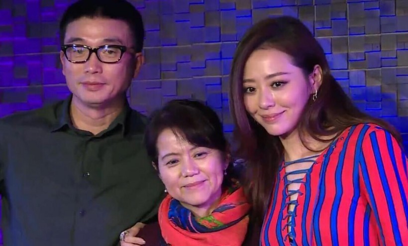 张妈同意女儿和冯轲婚事是因为什么？