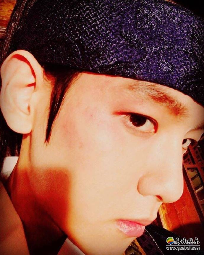 伯贤12日上午在个人Instagram上传了「王银」的照片 伯贤12日上午在个人Instagram上传了「王银」的照片