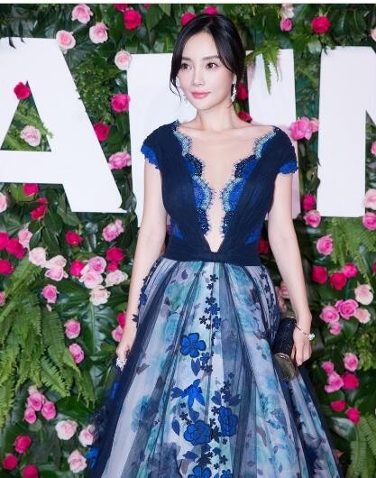 这样的李小璐美不美 ，你爱吗？