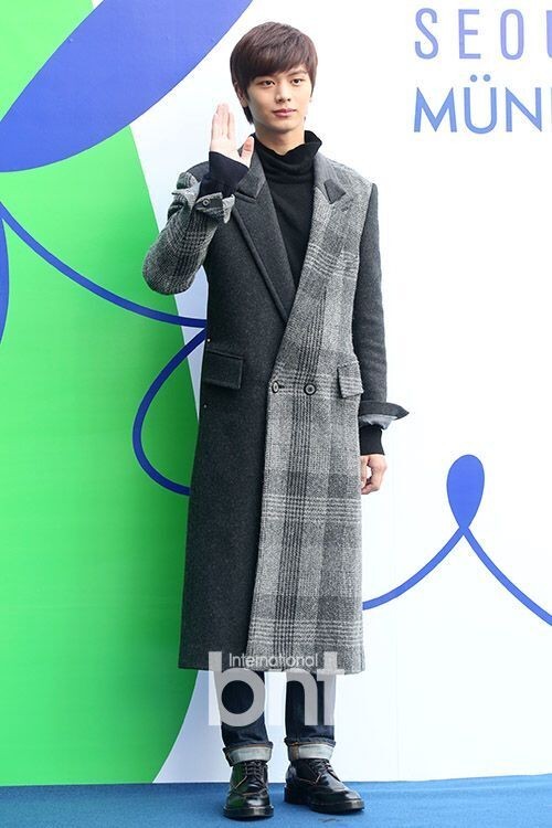 2017春夏首尔时装周Hyunmin Han设计师时装秀在东大门设计广场举办