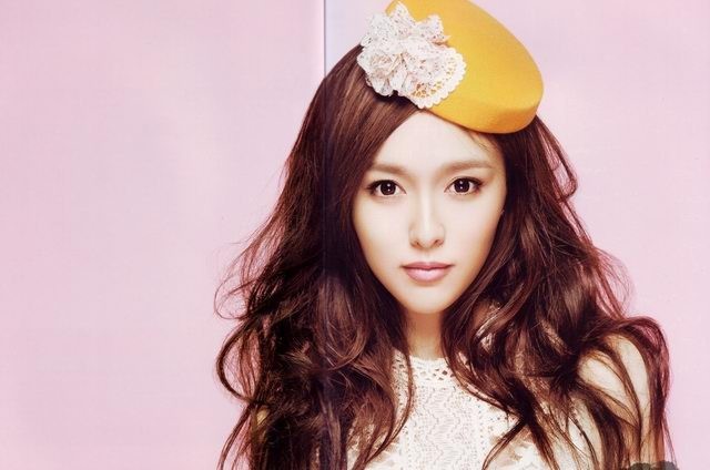 唐嫣在哪一年凭借什么电视获最受欢迎女演员奖？