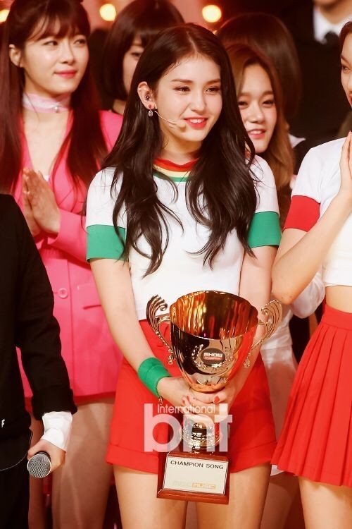 组合I.O.I、LADIES' CODE等出席音乐节目《Show CHAMpion》