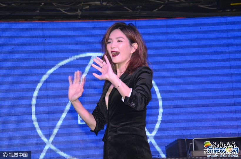 Ella（陈嘉桦）上周在脸书开心宣布怀孕