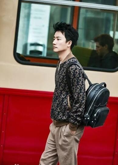 黄轩怎样进入娱乐圈的？