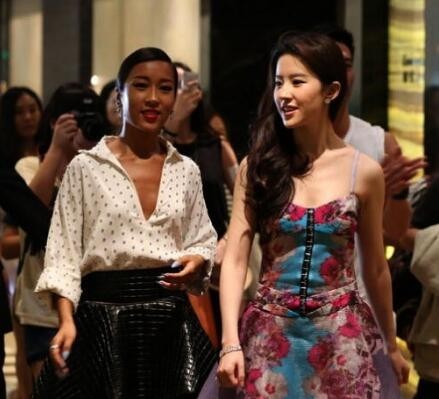 女明星合照告诉你，皮肤白才是秒杀一切的王道 ？