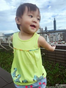 贾静雯与修杰楷的第一个女儿“咘咘”是哪一年生的？