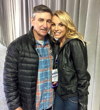 红女歌手被曝遭父软禁是谁呀? 红女歌手被曝遭父软禁是谁呀?