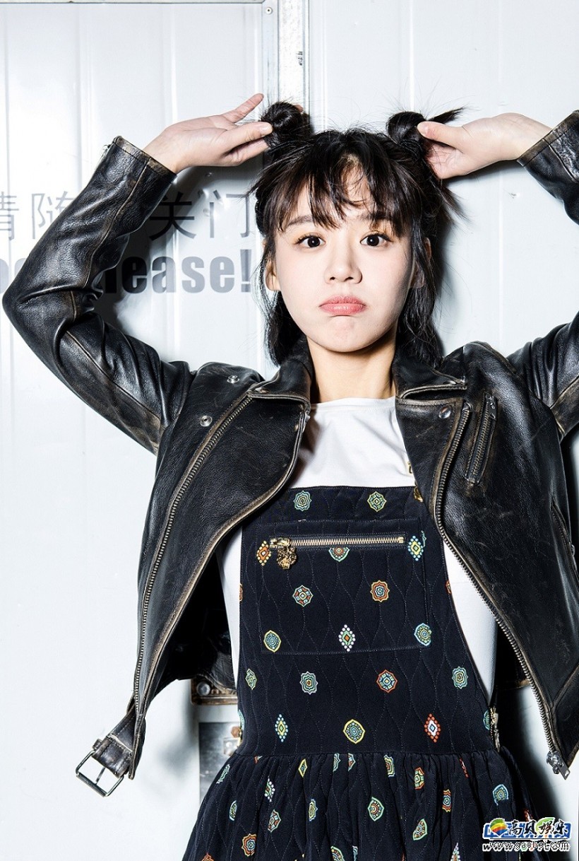 网上曝光了一组马思纯的写真照片