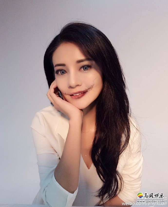 万圣节安以轩微博也晒出自拍