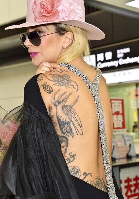Lady Gaga的背到底有多美？