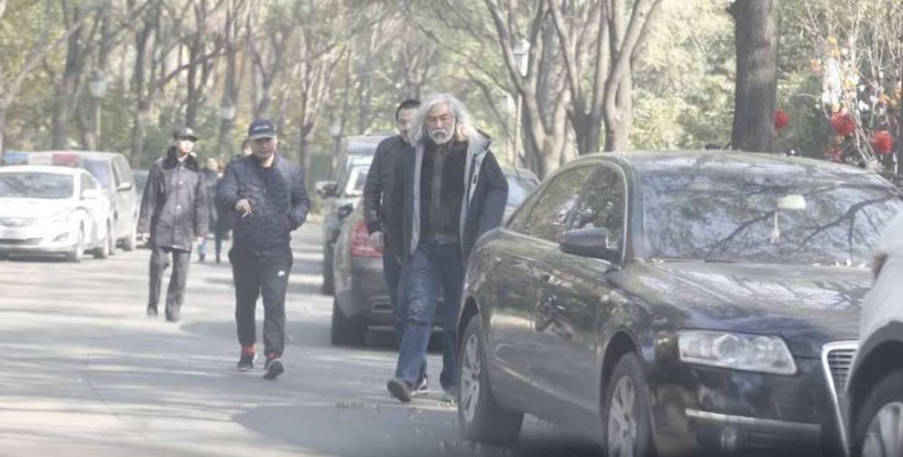 张纪中为什么怒砸前妻家？