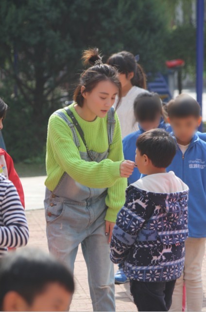 女星毛林林做义工，气温骤降爱心暖暖？
