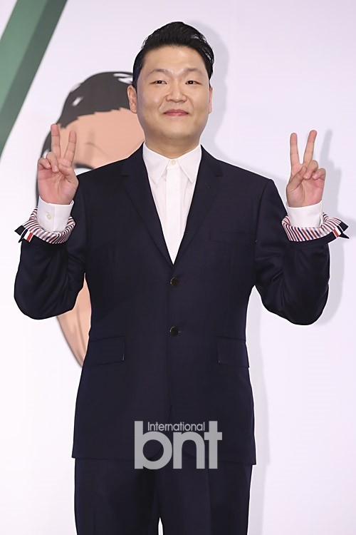 PSY今日重启了新曲MV的拍摄工作