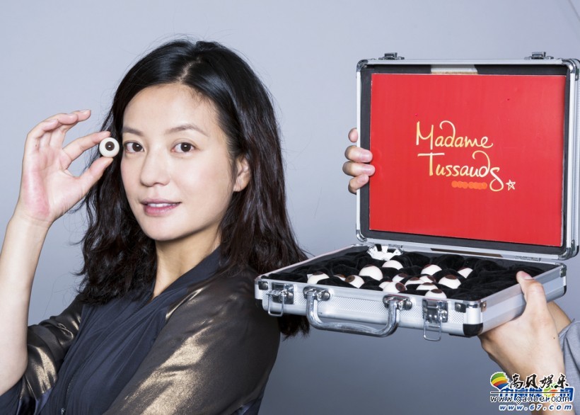 近日一组赵薇为其蜡像量身的照片曝光