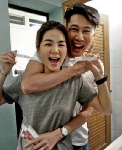 Ella怀孕几个月了？