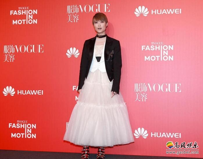 李宇春今穿了一条白色公主裙？