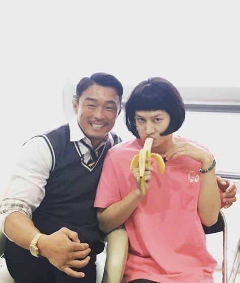 成勋“希纱兰”公开合照 变装演出唯妙唯肖