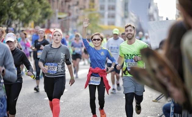 许飞在哪里参加了马拉松？