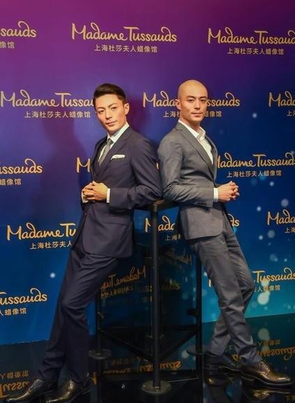 男神霍建华与蜡像合影了？
