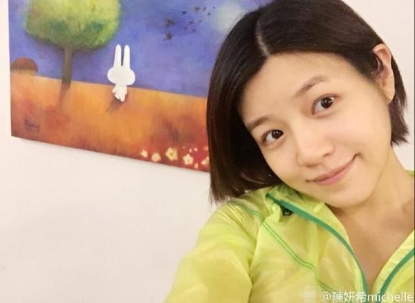 陈妍希晒自拍说什么了？