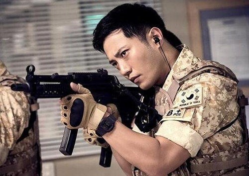 晋久在《太阳的后裔》饰演什么？