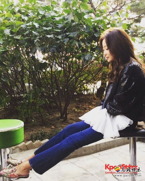 “韩国第一美女”金喜善年近40 依旧少女气息