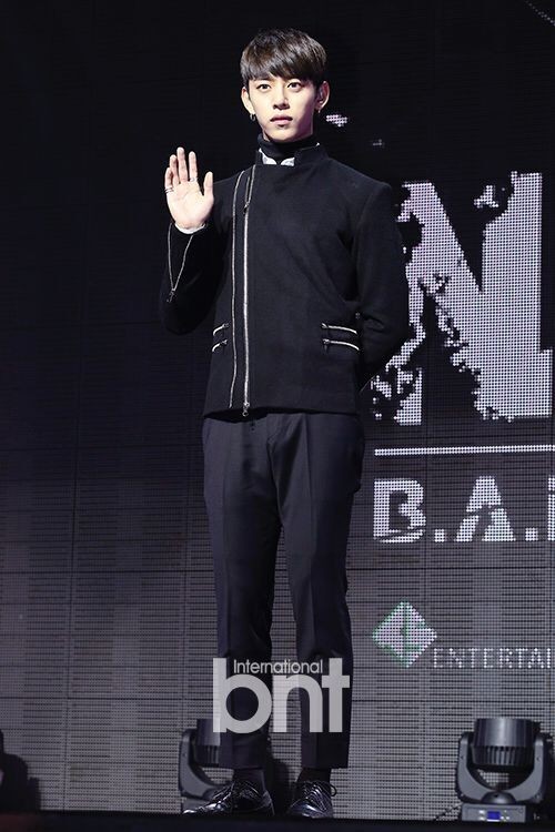 B.A.P举办正规二辑showcase