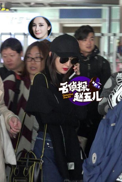 红唇杨幂现身机场了？