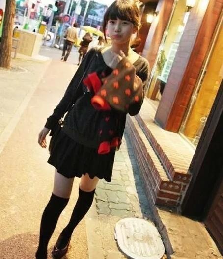 秀智花衬衫 齐刘海造型吸睛了？