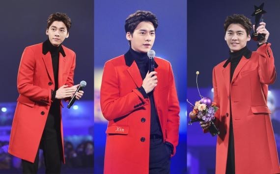 Nili老公峰峰简直是高领针织衫的真爱粉