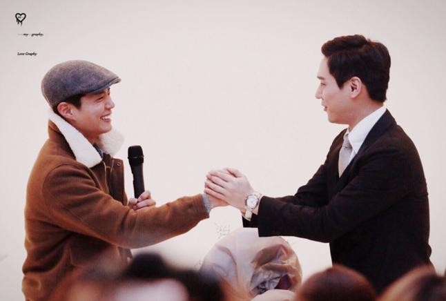 朴宝剑悄悄现身在SBS水木剧《嫉妒的化身》的终演宴