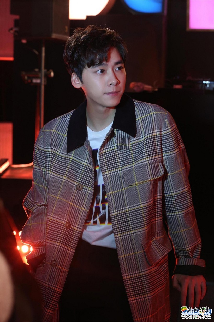 李易峰受邀出席某品牌全球首发男装秀