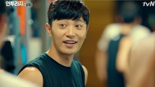 《Entourage》中，演员晋久也特别客串出镜啦