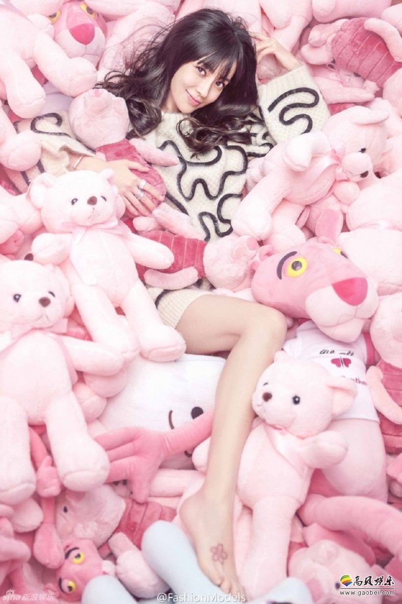 Angelababy受邀登上《时尚COSMO》12月刊封面