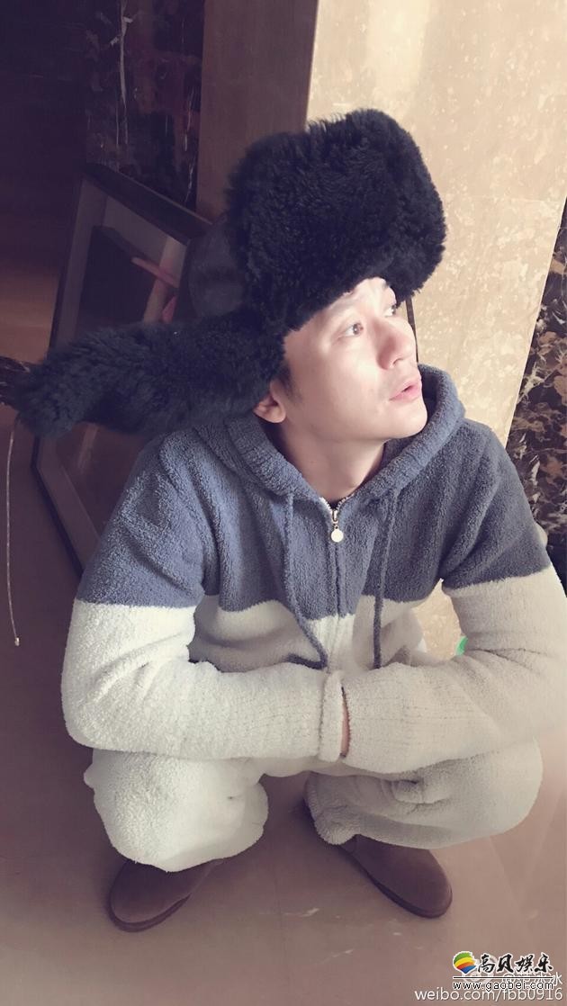 李晨在微博晒出与“李雪莲”扮相的范冰冰的合照