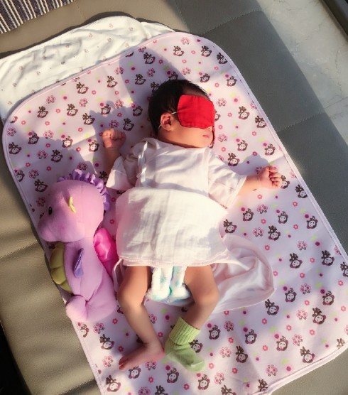 姚晨晒出女儿小茉莉的照片