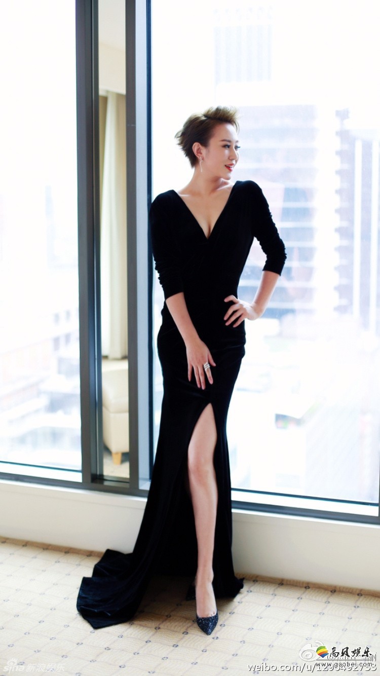 11月19日，演员马丽晒出一组靓照