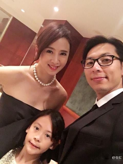 翁虹昨参加了什么活动？