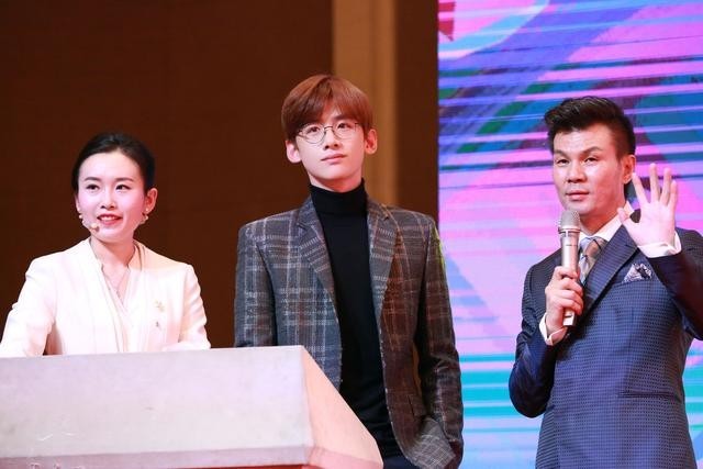 青年演员白敬亭获得什么爱心大使的称号？
