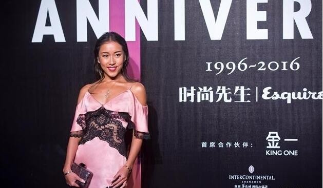 女星吉克隽逸穿“睡衣”出席时尚先生？