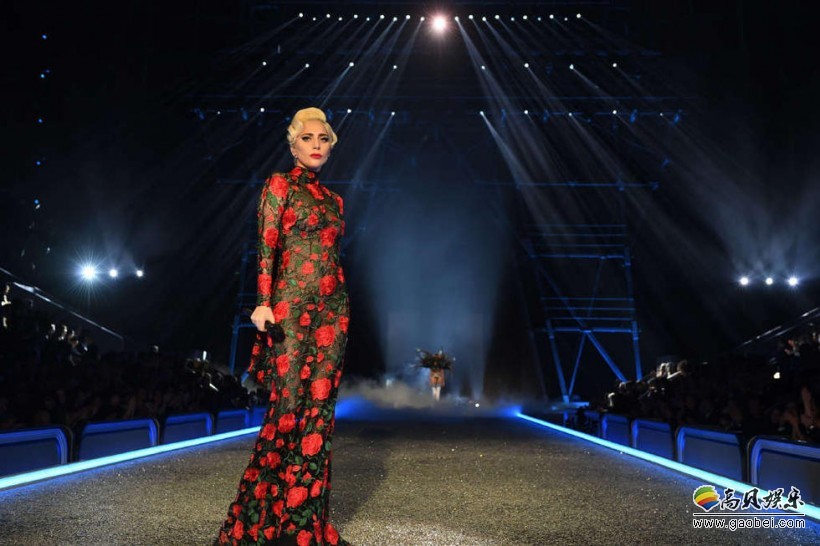 Lady Gaga做客今年维密秀表演了？