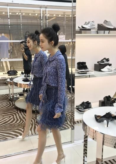 身材纤瘦的古力娜扎，胸呢？