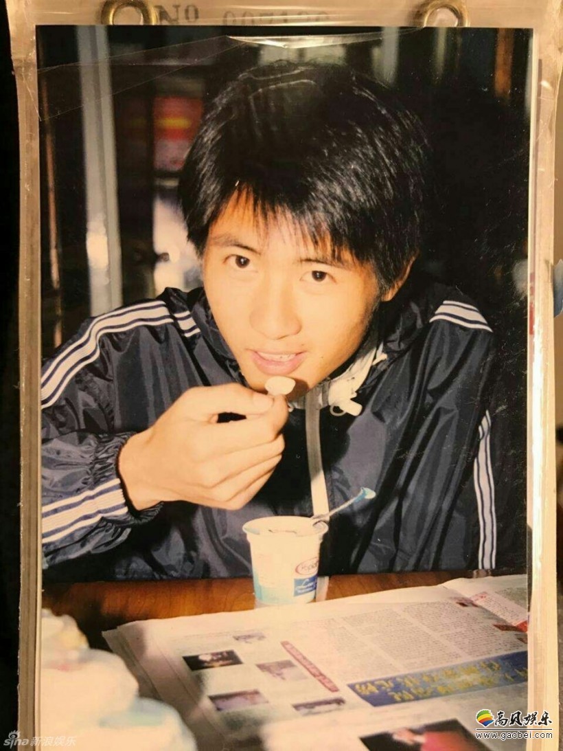 韩寒晒出一组初中时期的帅照