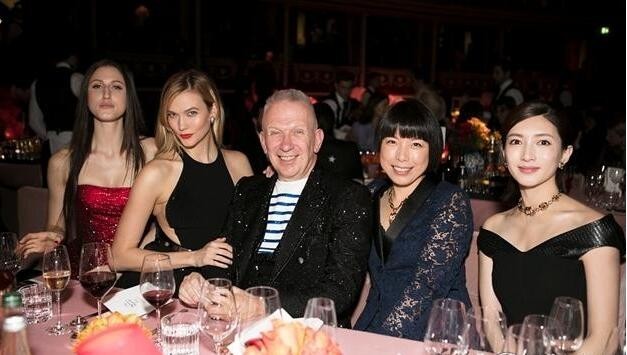 江疏影以什么身份登2016英国时尚大奖（Fashion Awards）典礼上？