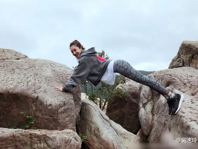曹格娇妻吴速玲晒出一组登山运动照了